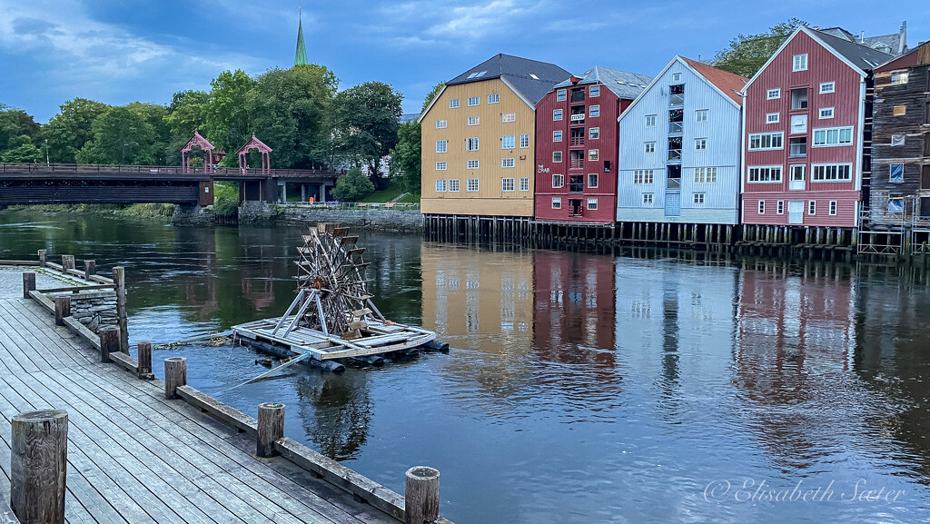 The piers in Trondheim by elisasaeter