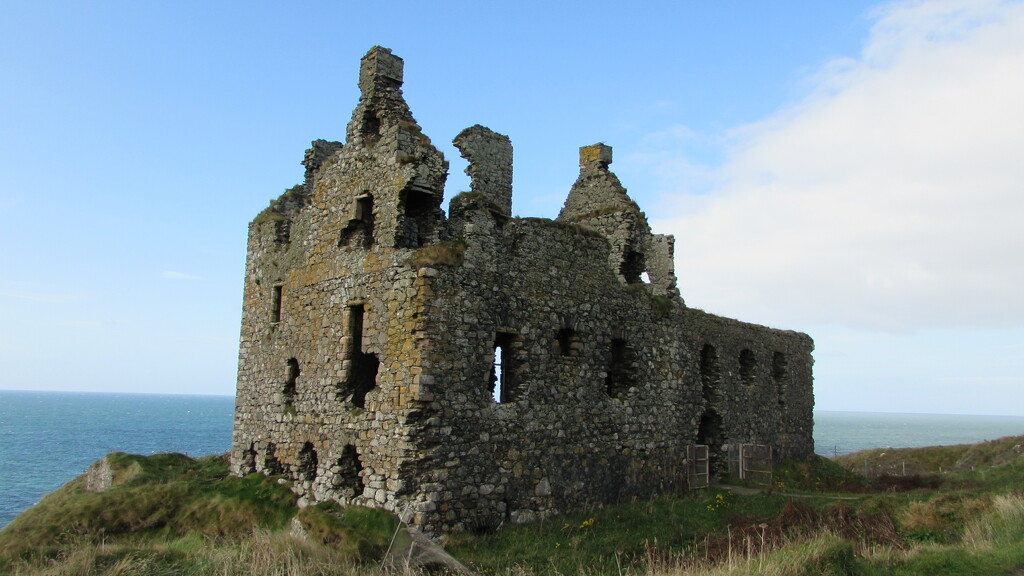 Dunskey Castle by bunnymadmeg