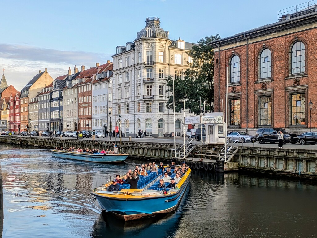 Boat ride on the canal by zilli