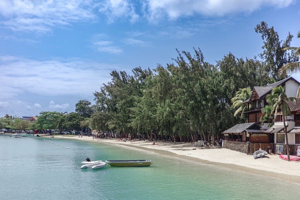 Grand Baie’s Main Beach by cocokinetic