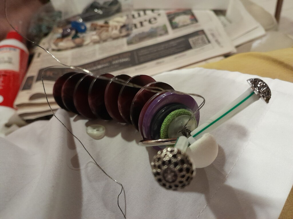 I'm making a button thing by anniesue