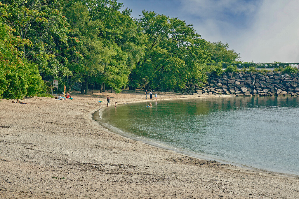 Beach Curve by gardencat