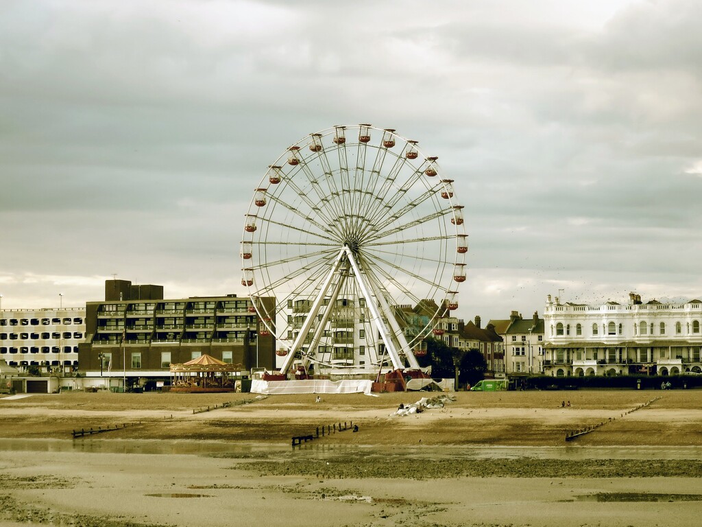 Worthing seafront by 4rky