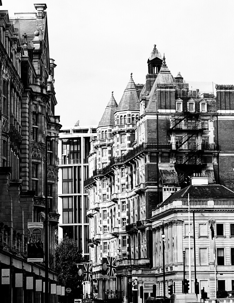 London Knightsbridge  by rensala