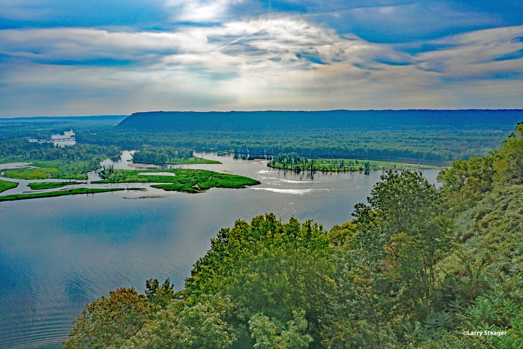 Mississippi river by larrysphotos