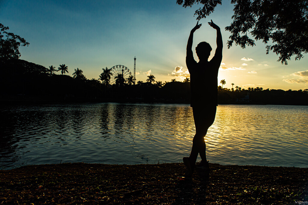 Lightness at dusk by vignoli