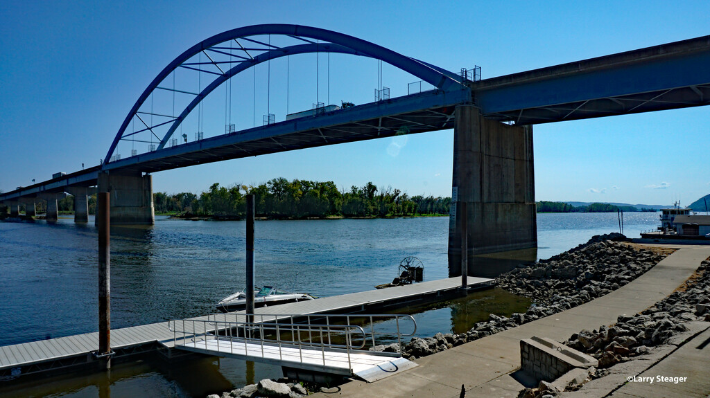 Bridge over the Mississippi River by larrysphotos