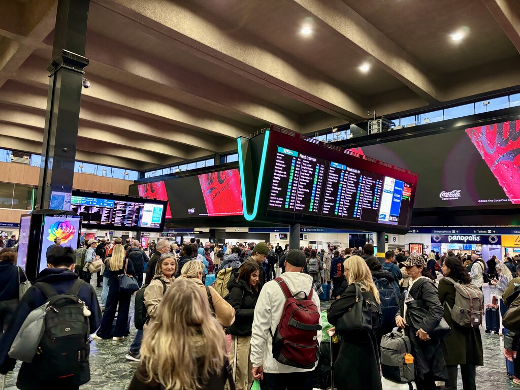 Normal service resumed @ Euston.  by neil_ge