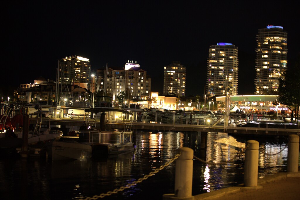 HARBOR NIGHT LIFE by jerzyfotos