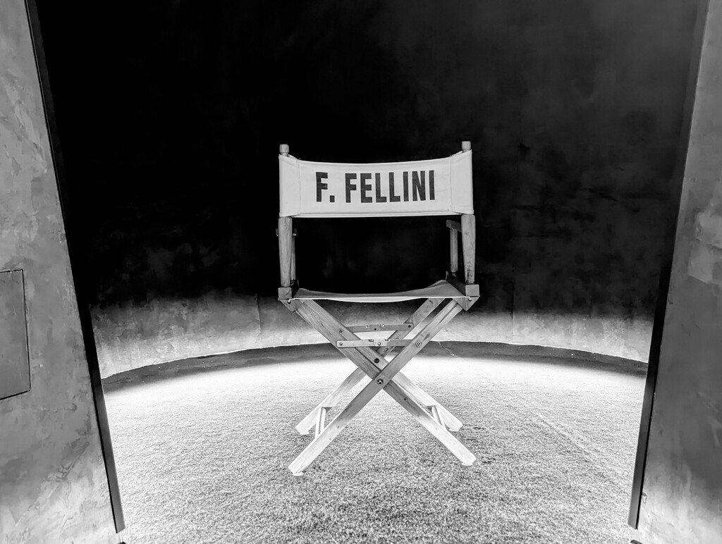 At the Fellini museum  by zilli