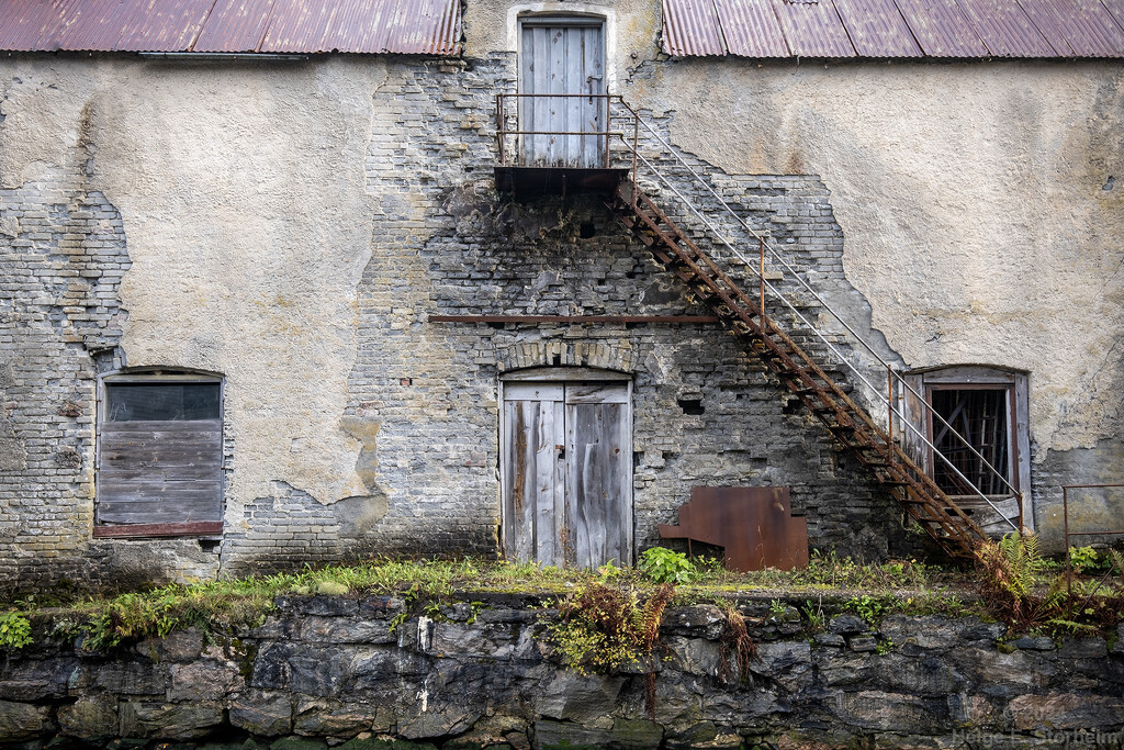 Old building by helstor365