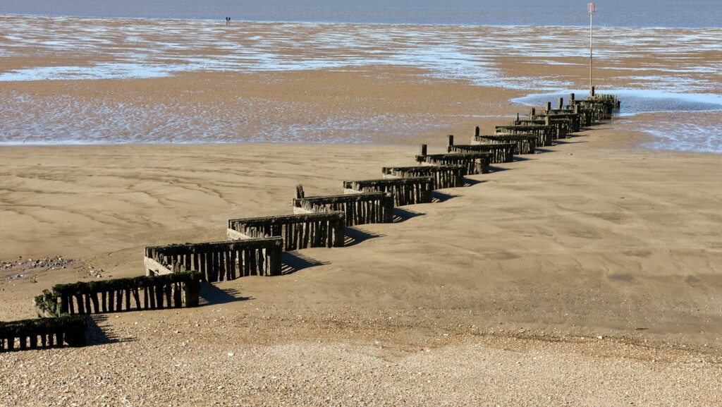 Heacham beach , Norfolk.  by neil_ge