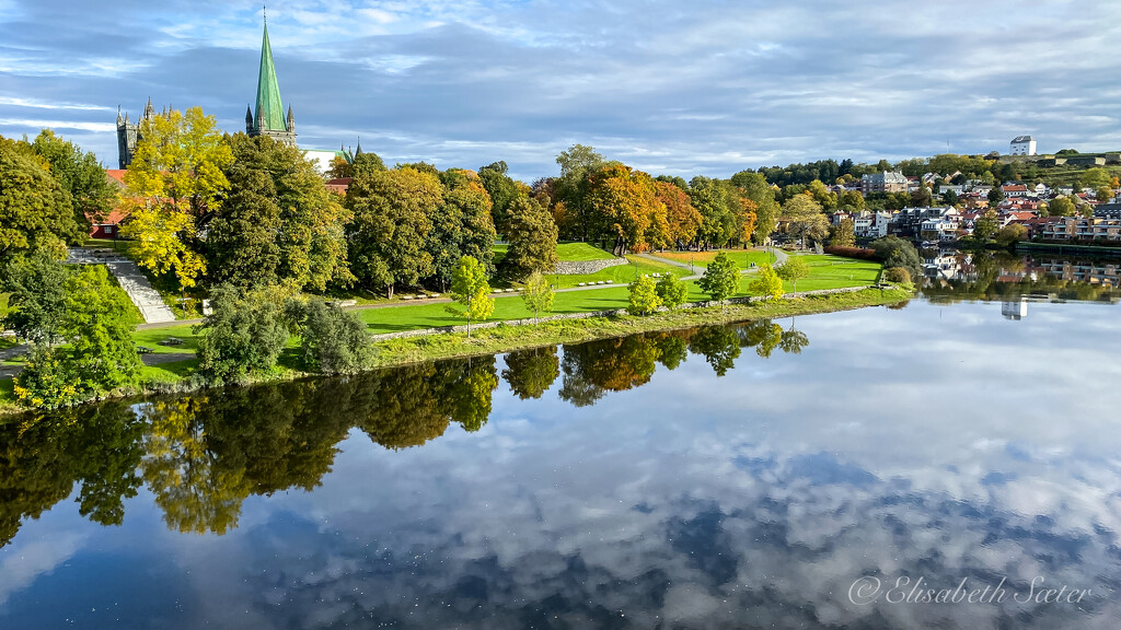 Autumn along the Nidelva by elisasaeter