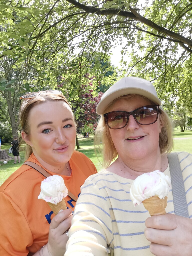 Mum and daughter selfie by plainjaneandnononsense