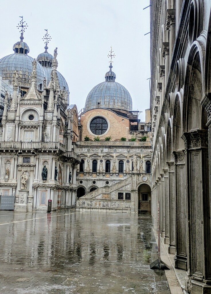 Doge's Palace on a rainy day  by zilli