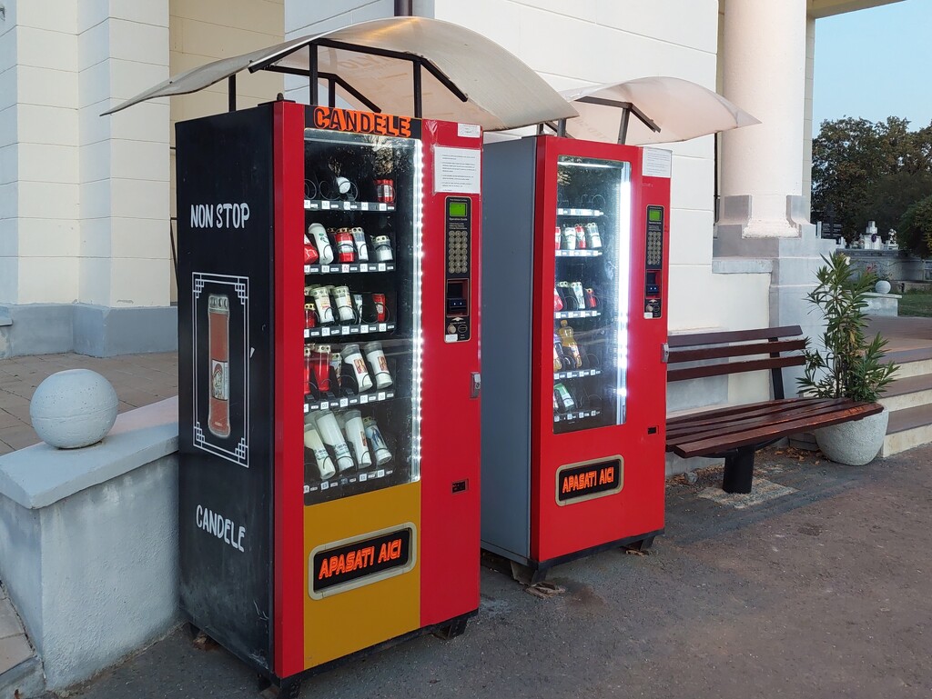 Non-stop vending machines by monikozi