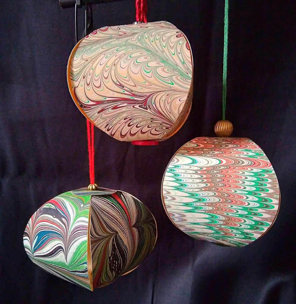 Paper Ornaments by redandwhite