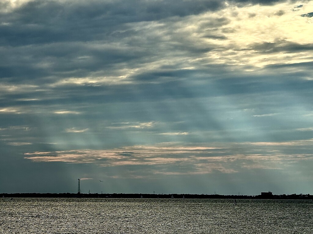 Sun rays by congaree