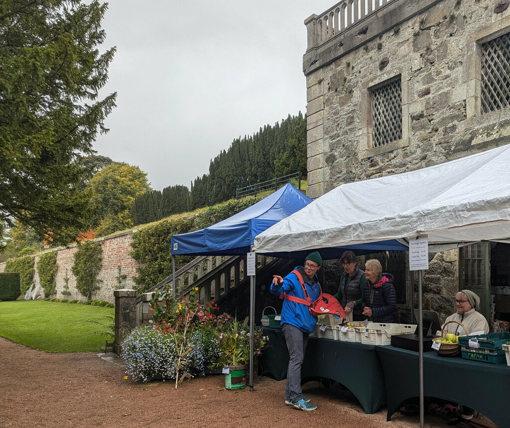 Apple Sunday at Ellon Castle Garden  by sarah19