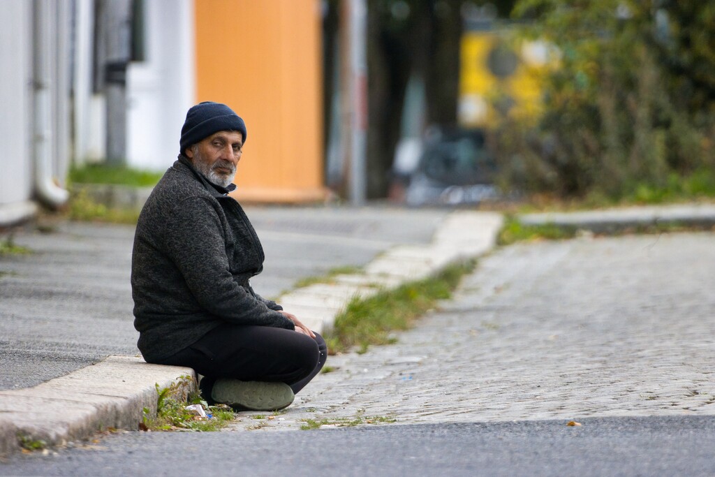 Sitting on the curb by okvalle