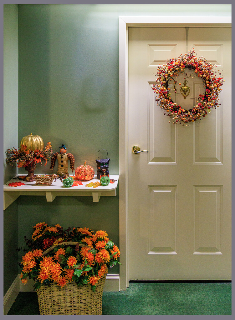 Neighbor's Fall Entrance Display by hjbenson