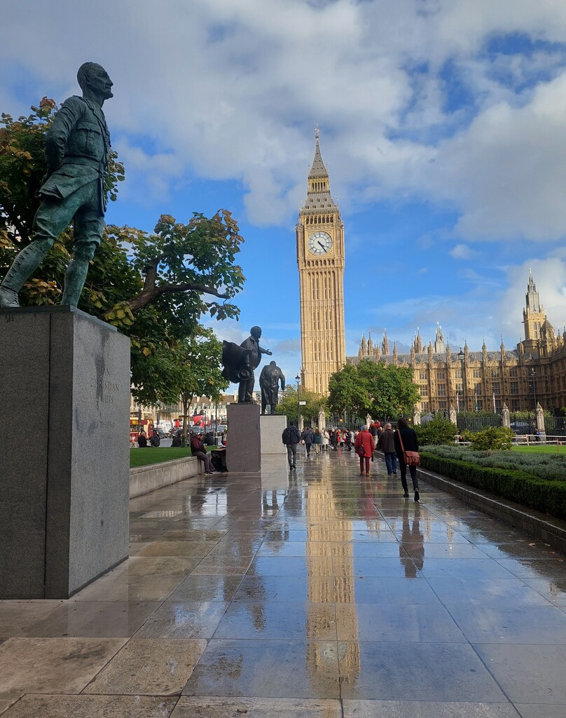 Big Ben reflection by busylady