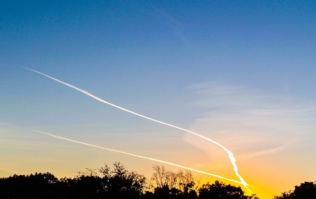 Contrails by mittens