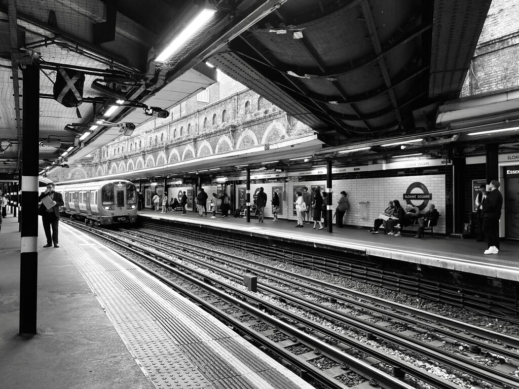 Sloane Square Station by casablanca