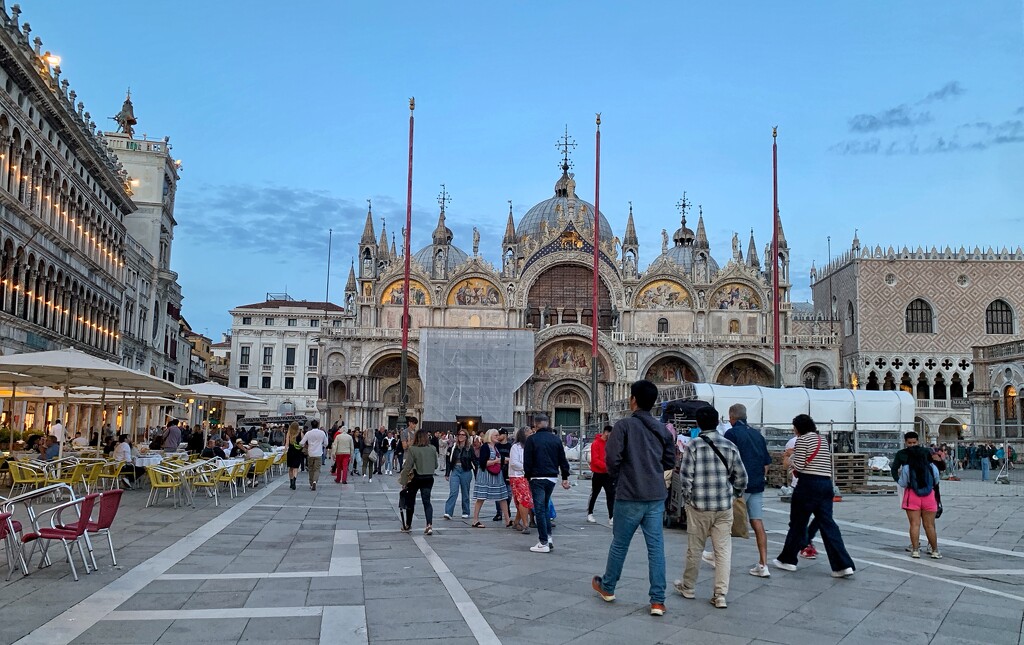 St Marks Basilica  by happypat