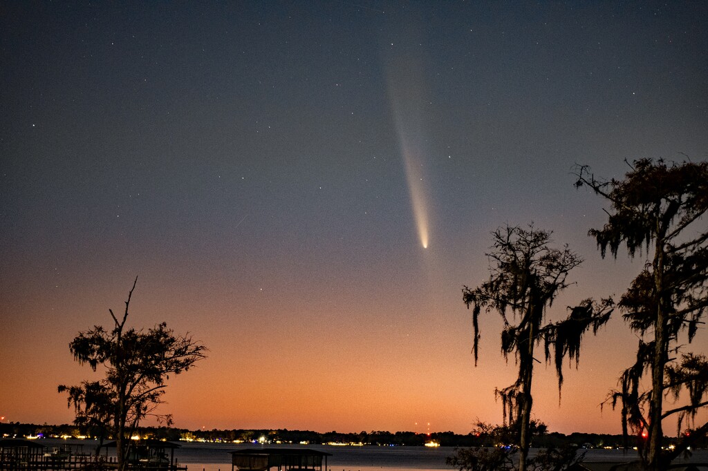 Got the Comet/Meteor Tonight After Sunset! by rickster549