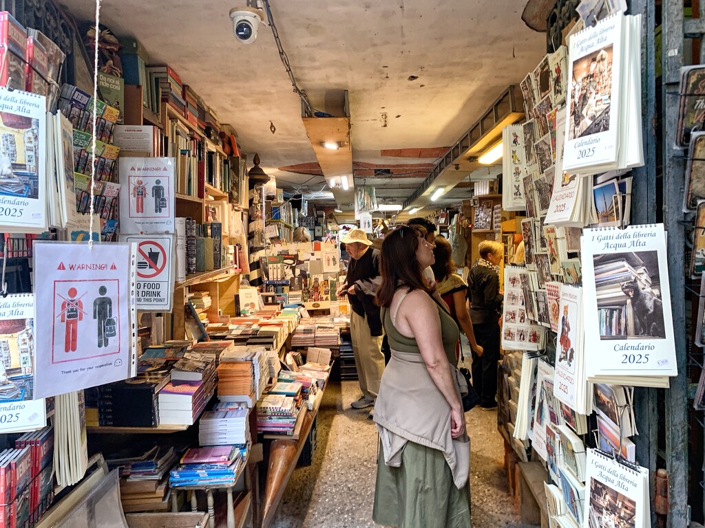 Venice bookshop by happypat