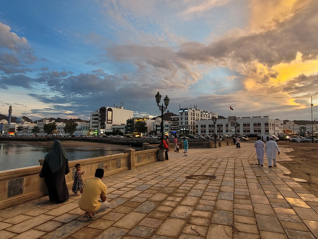 Sunset in Mutrah by clearday