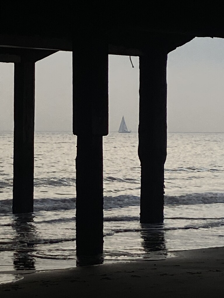 Under the pier by browngirl