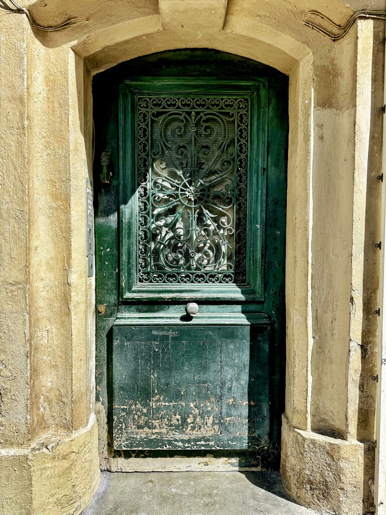 Two hearts on a green door.  by cocobella