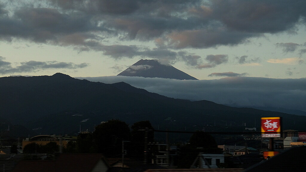 fuji from the train window by minsky365