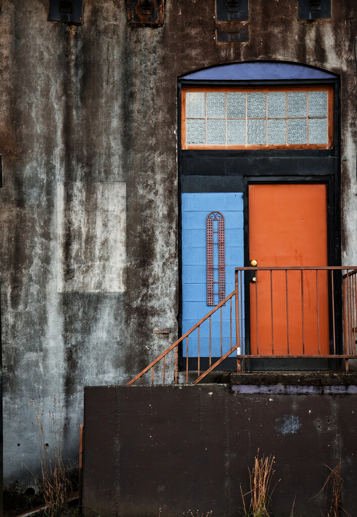 Orange door by joysabin