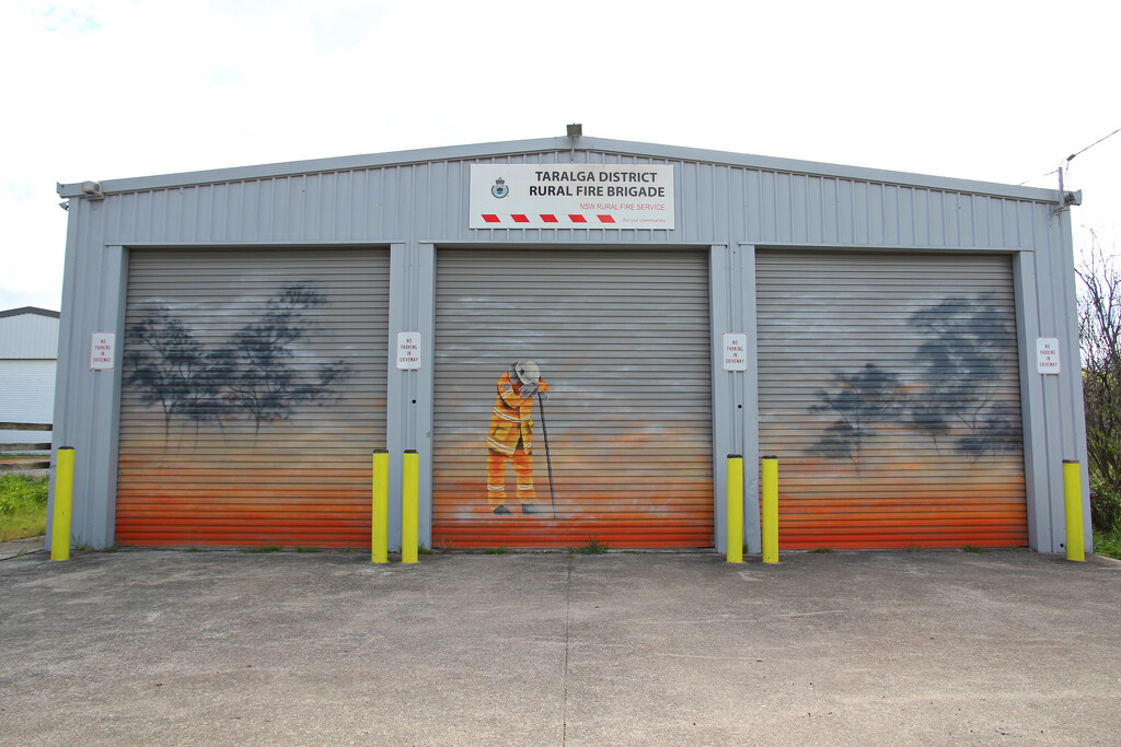 Taralga bush fire mural by leggzy