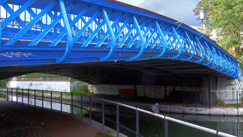 Blue Bridge, Little Venice, Paddingdon by neil_ge