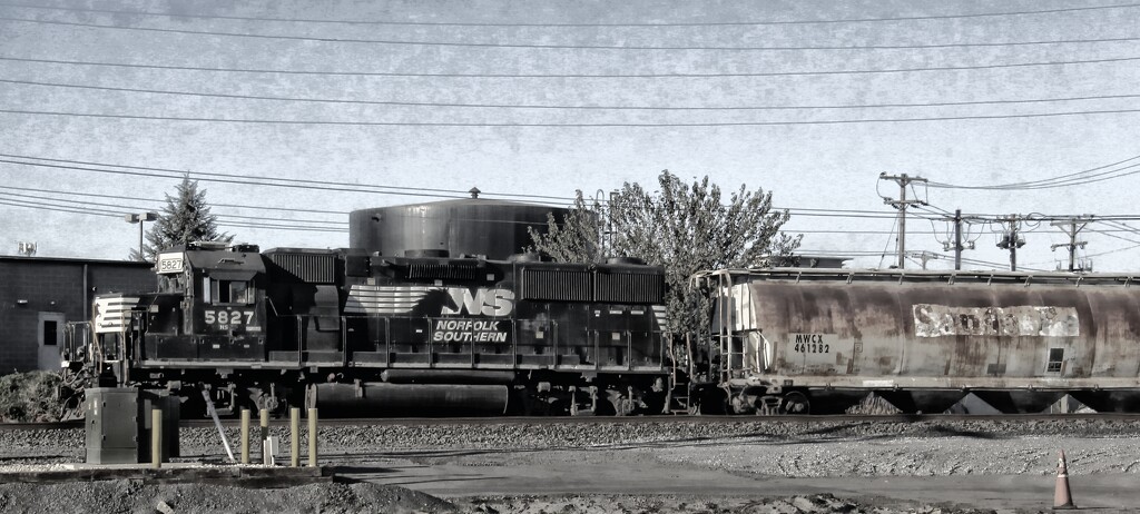 5827 Norfolk Southern  by digitalrn