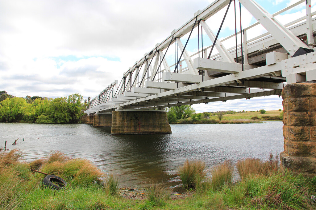 Bridge over the Wollondilly River by leggzy