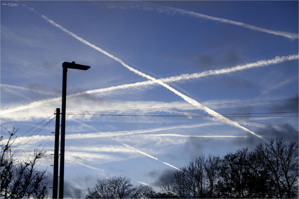 Vapour Trails by pcoulson