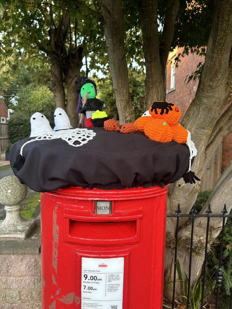 Spooky post box  by alliw