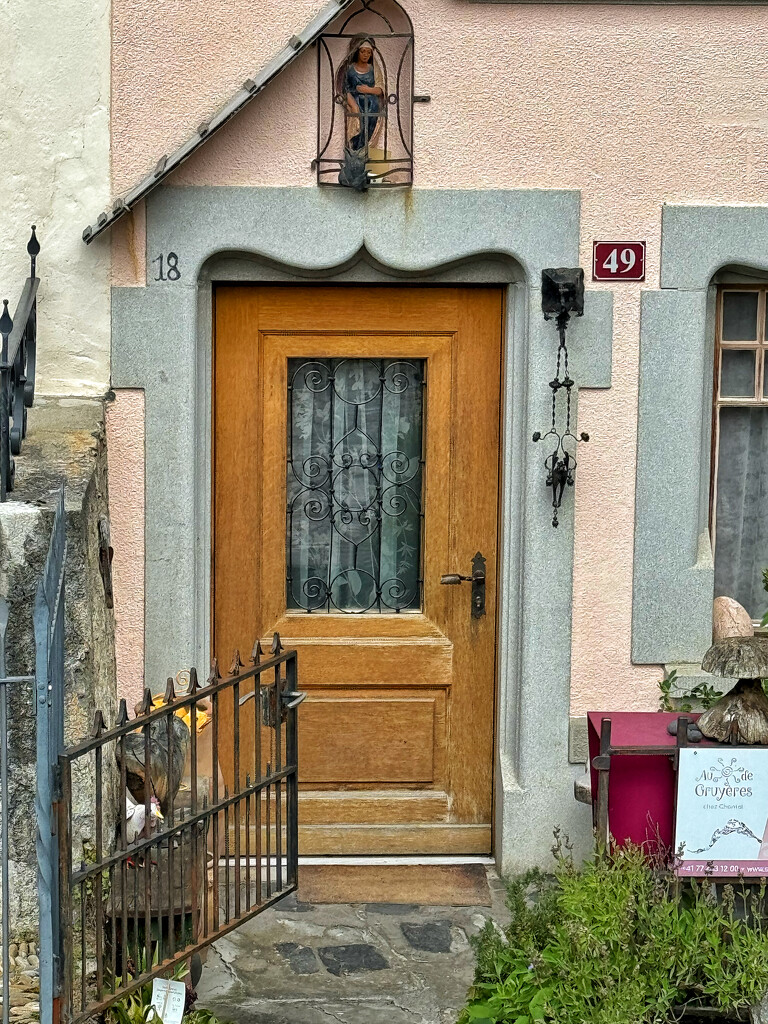 Two hearts on a brown door.  by cocobella