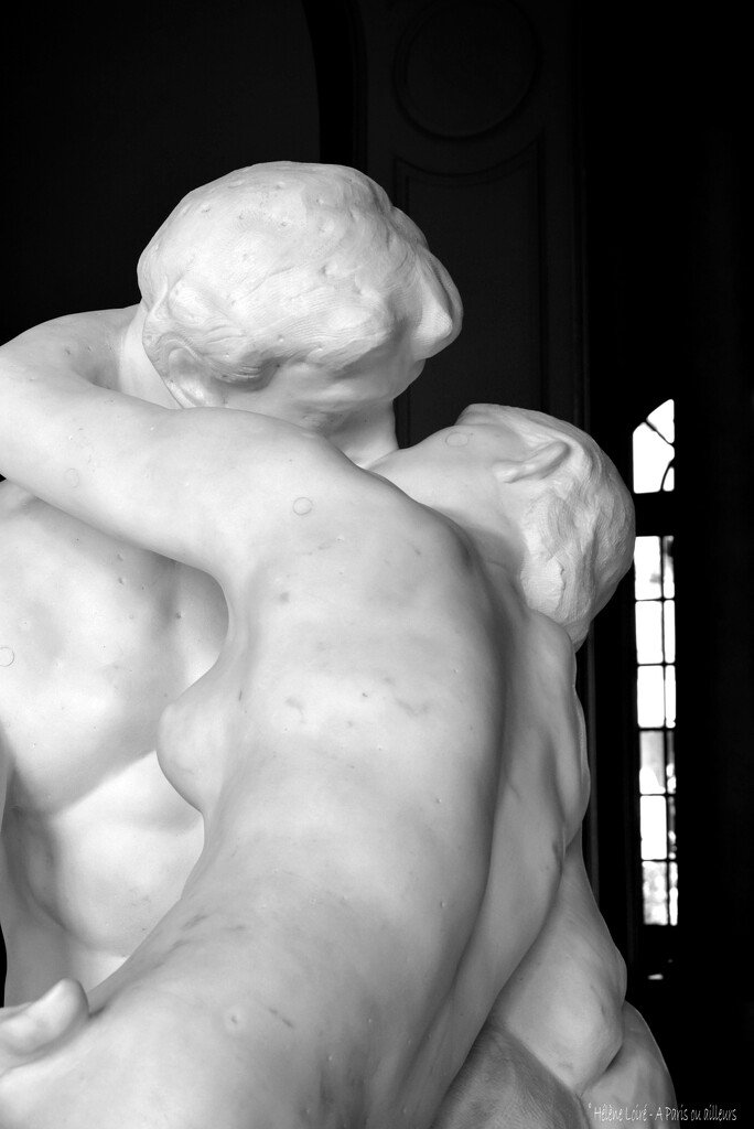 The kiss by Rodin by parisouailleurs