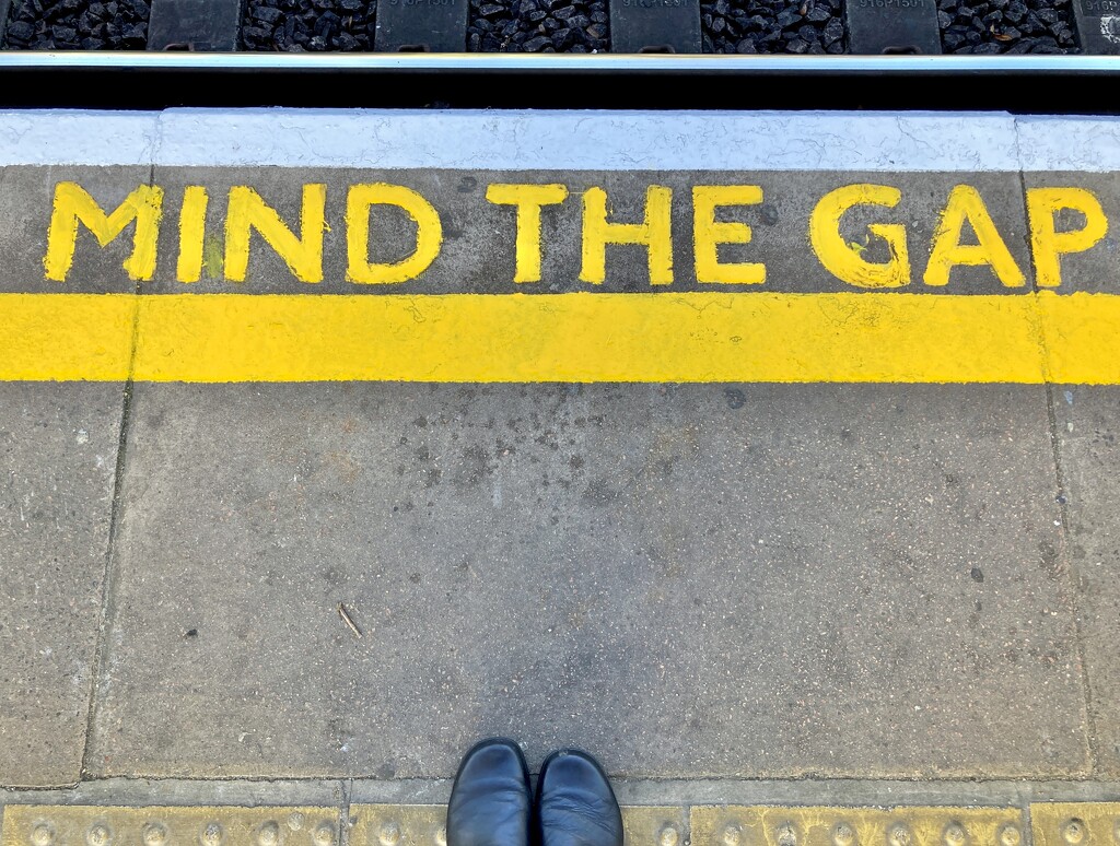 Mind the Gap by casablanca