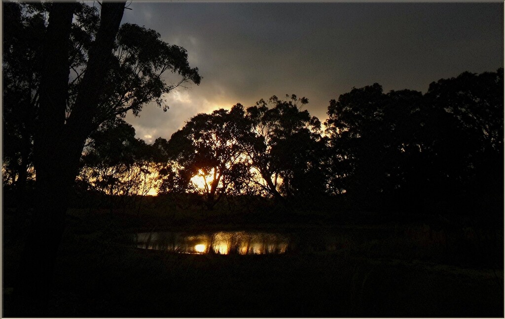 Sunset at the small dam. by robz