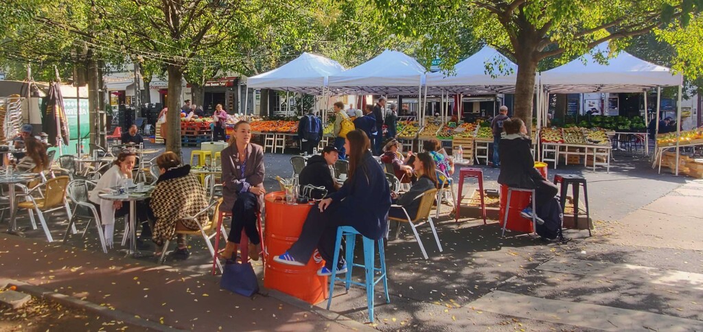 Marché des Beaux-Arts, Montpellier  by laroque