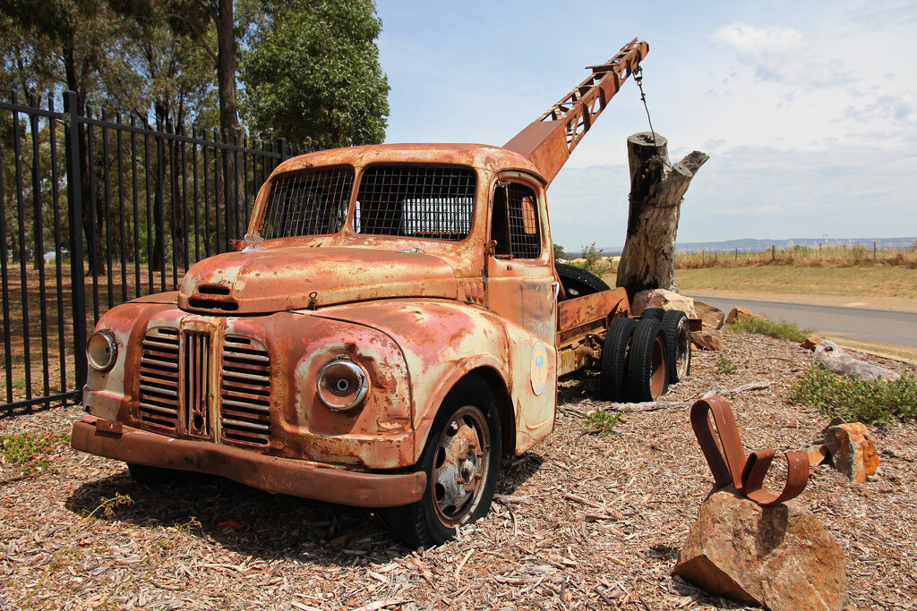 Rusty old tow truck by leggzy