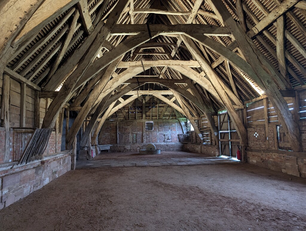 LEIGH TYTHE BARN. by derekskinner