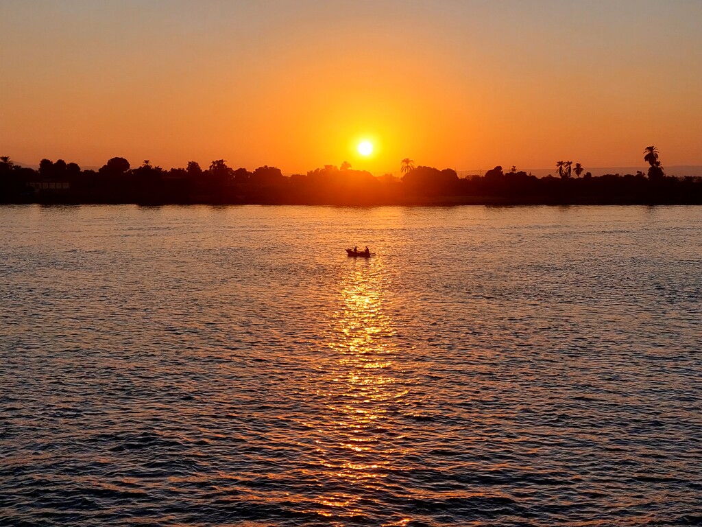 Sunset over the Nile by busylady